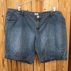 💫Metro 7 Plus Size Shorts. 24W. Cuffed.